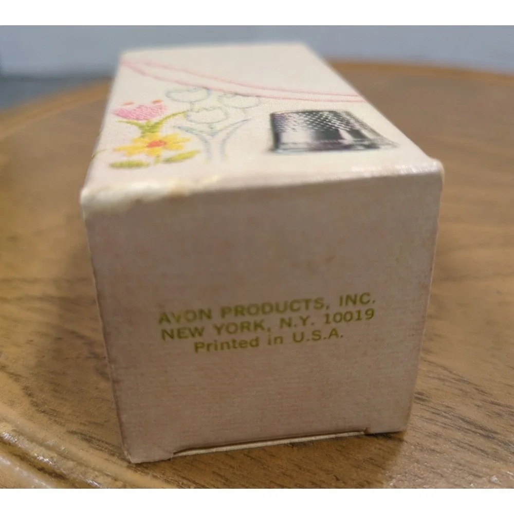 Vtg Avon Sewing Notions Thimble Top Milk Glass Spool Pink Thread Bottle‎ Empty